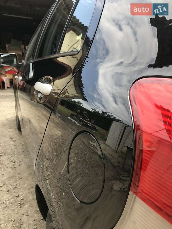 Хэтчбек Toyota Yaris 2011 в Умани