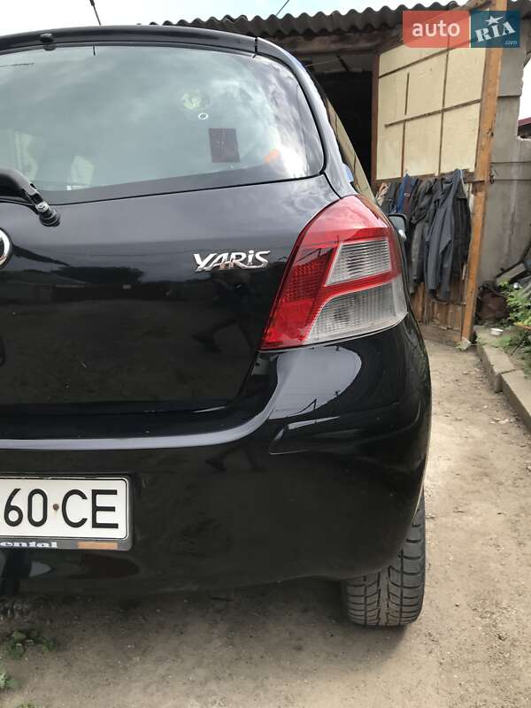 Хэтчбек Toyota Yaris 2011 в Умани