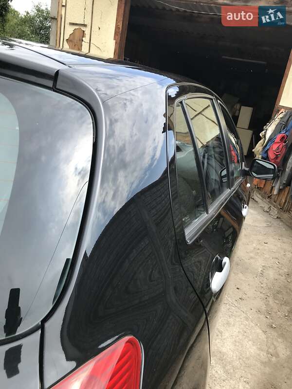 Хэтчбек Toyota Yaris 2011 в Умани