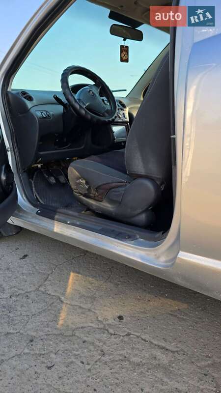 Хетчбек Toyota Yaris 2001 в Ізмаїлі