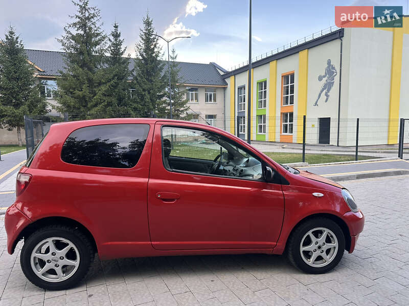 Хэтчбек Toyota Yaris 2000 в Львове
