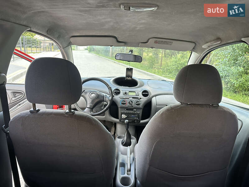 Хэтчбек Toyota Yaris 2000 в Львове