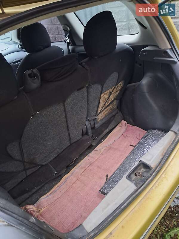 Хэтчбек Toyota Yaris 1999 в Здолбунове