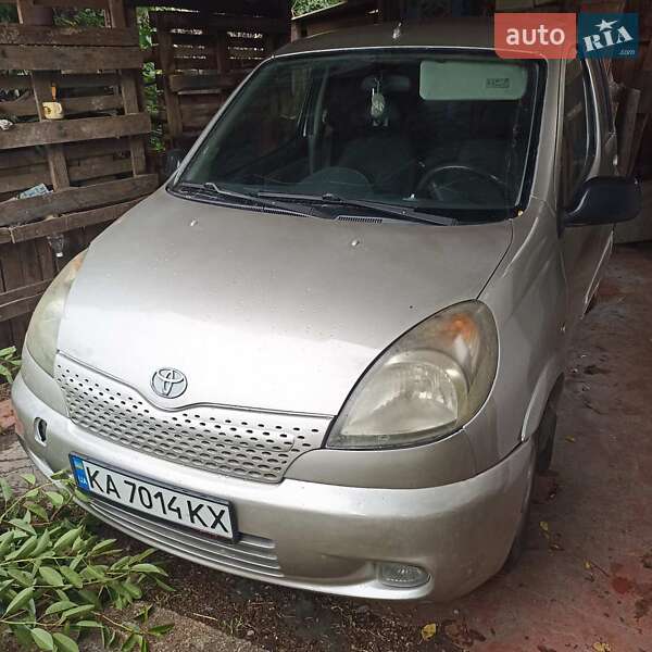 Хэтчбек Toyota Yaris 2000 в Чернигове