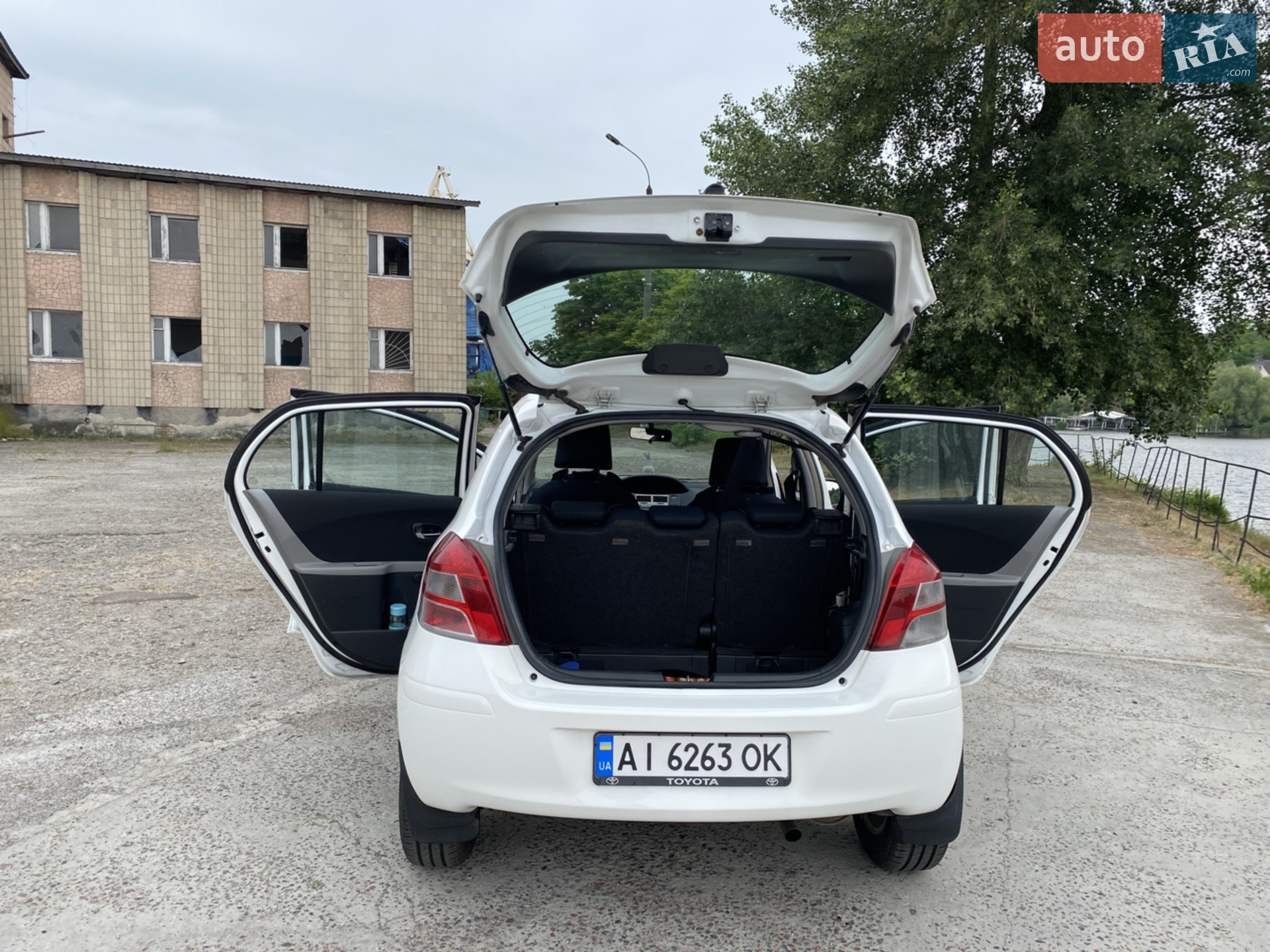 2010 Toyota Yaris - мініатюра 4