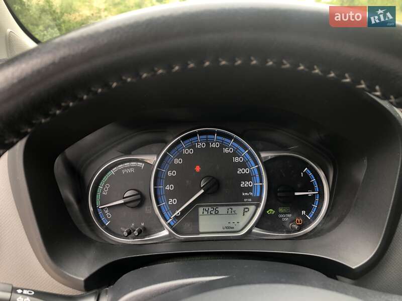 Хетчбек Toyota Yaris 2015 в Рівному