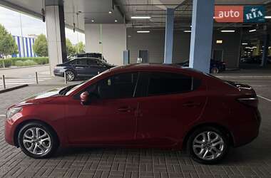 Седан Toyota Yaris 2016 в Киеве