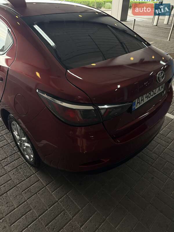 Седан Toyota Yaris 2016 в Киеве