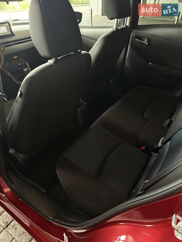 Седан Toyota Yaris 2016 в Киеве