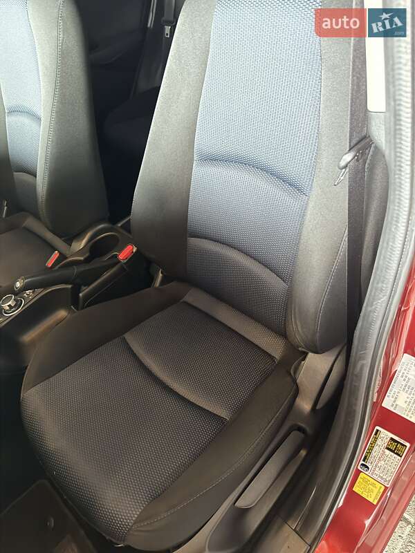 Седан Toyota Yaris 2016 в Киеве