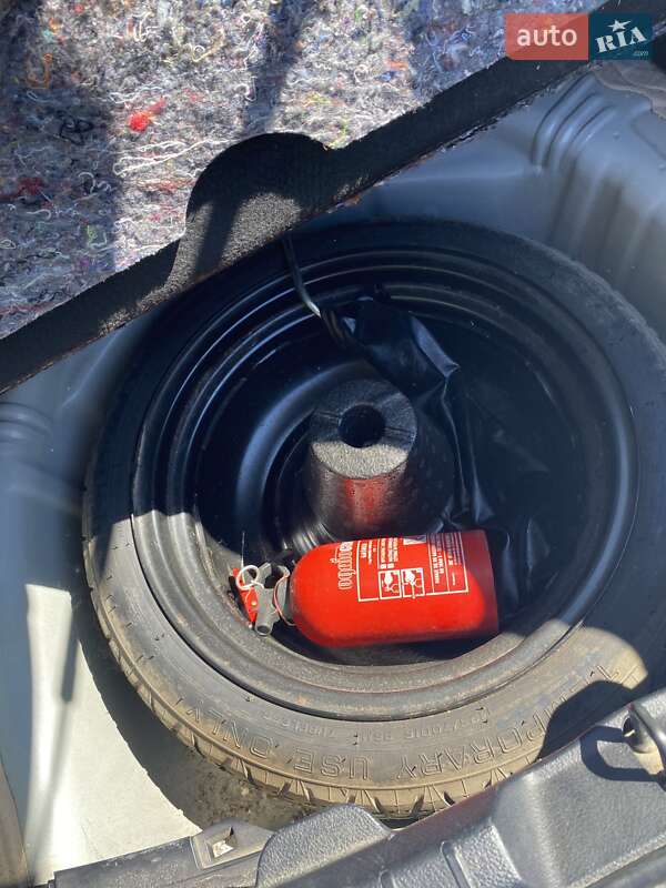 Хетчбек Toyota Yaris 2013 в Івано-Франківську