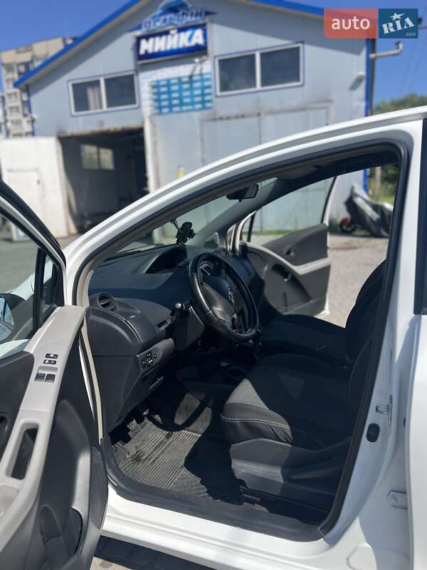 Хэтчбек Toyota Yaris 2008 в Львове