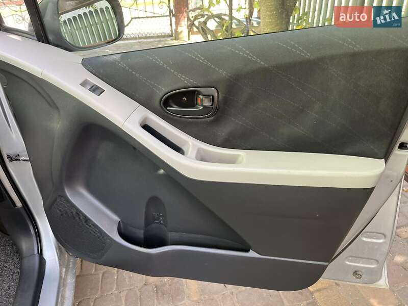 Хэтчбек Toyota Yaris 2006 в Стрые