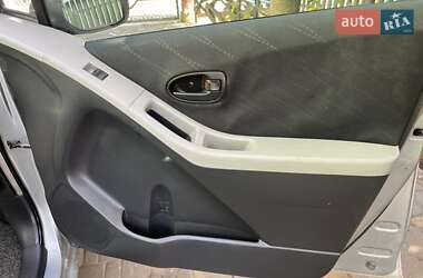 Хэтчбек Toyota Yaris 2006 в 