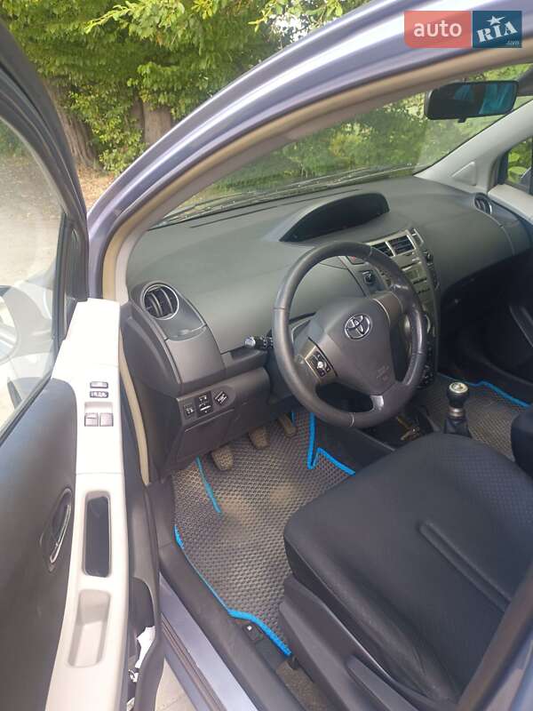 Хэтчбек Toyota Yaris 2010 в Львове