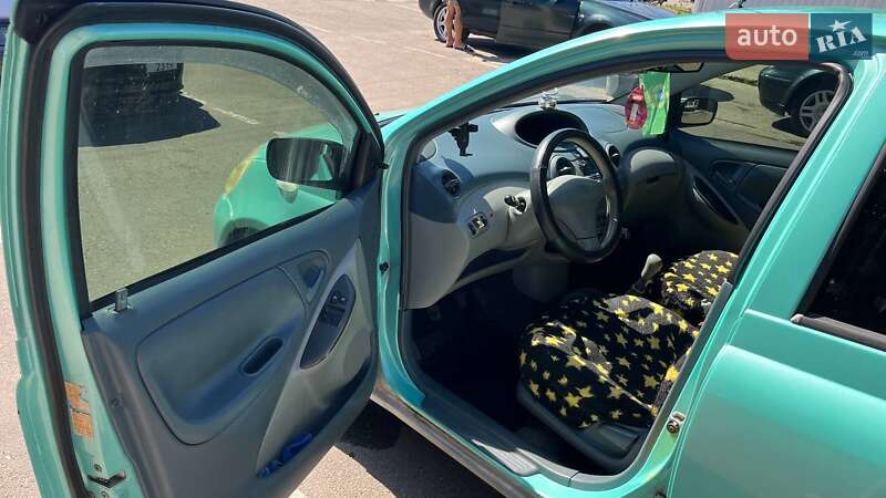 Хэтчбек Toyota Yaris 1999 в Ахтырке