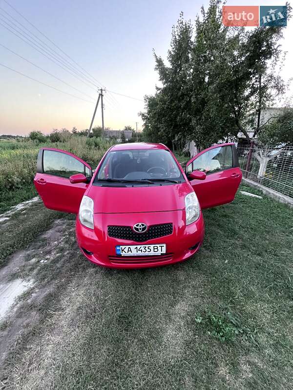 Хэтчбек Toyota Yaris 2006 в Киеве