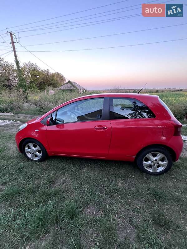 Хэтчбек Toyota Yaris 2006 в Киеве