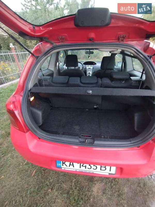 Хэтчбек Toyota Yaris 2006 в Киеве
