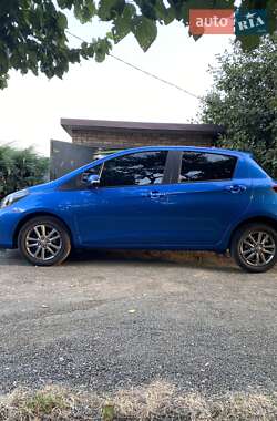 Хэтчбек Toyota Yaris 2016 в 