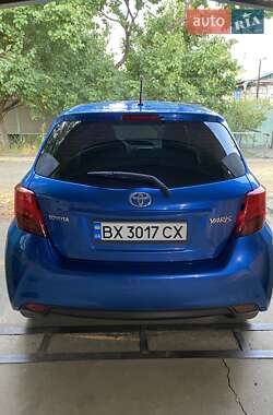 Хэтчбек Toyota Yaris 2016 в 