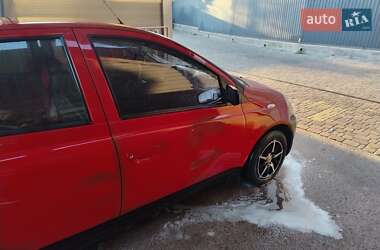 Хэтчбек Toyota Yaris 1999 в 