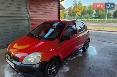 Хэтчбек Toyota Yaris 1999 в 