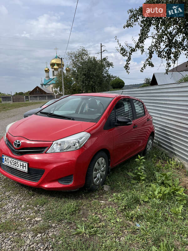 Хэтчбек Toyota Yaris 2012 в Тересве