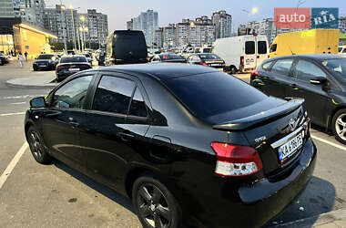 Седан Toyota Yaris 2007 в Києві