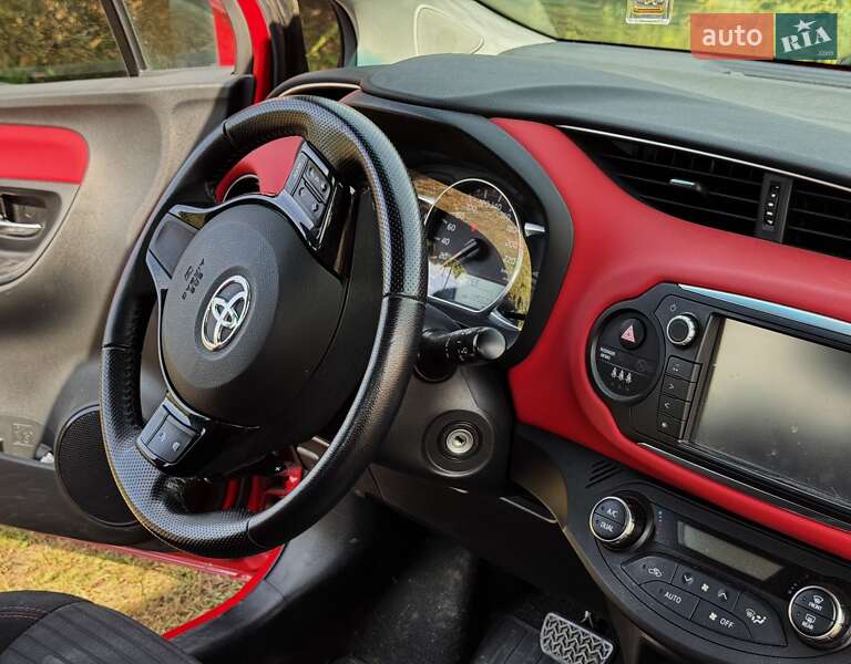 Хэтчбек Toyota Yaris 2015 в Киеве
