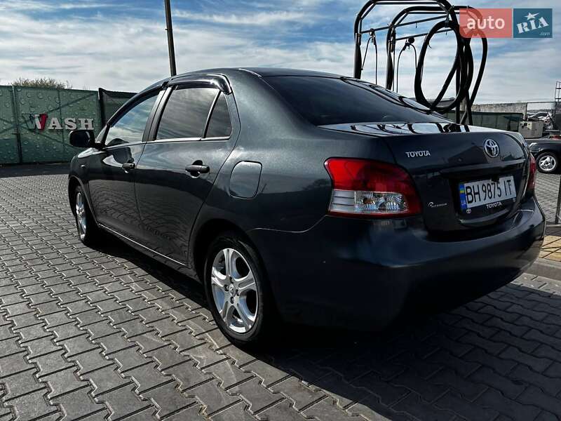 Седан Toyota Yaris 2006 в Одессе