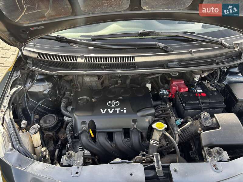 Седан Toyota Yaris 2006 в Одессе