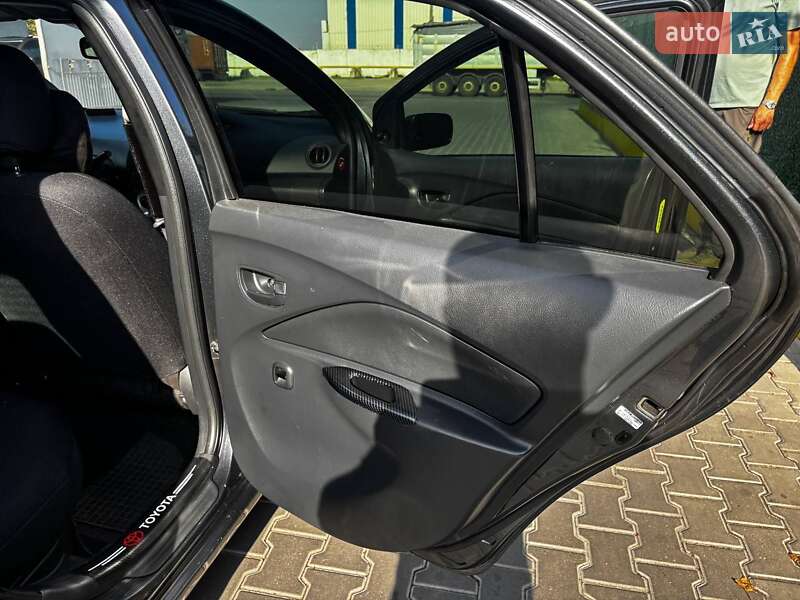 Седан Toyota Yaris 2006 в Одессе