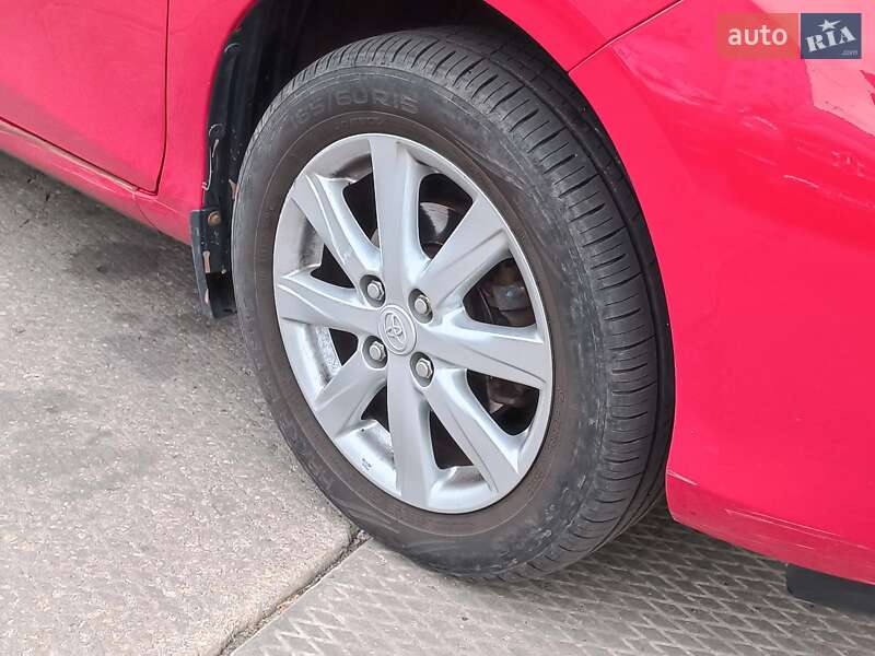 Хэтчбек Toyota Yaris 2015 в Харькове