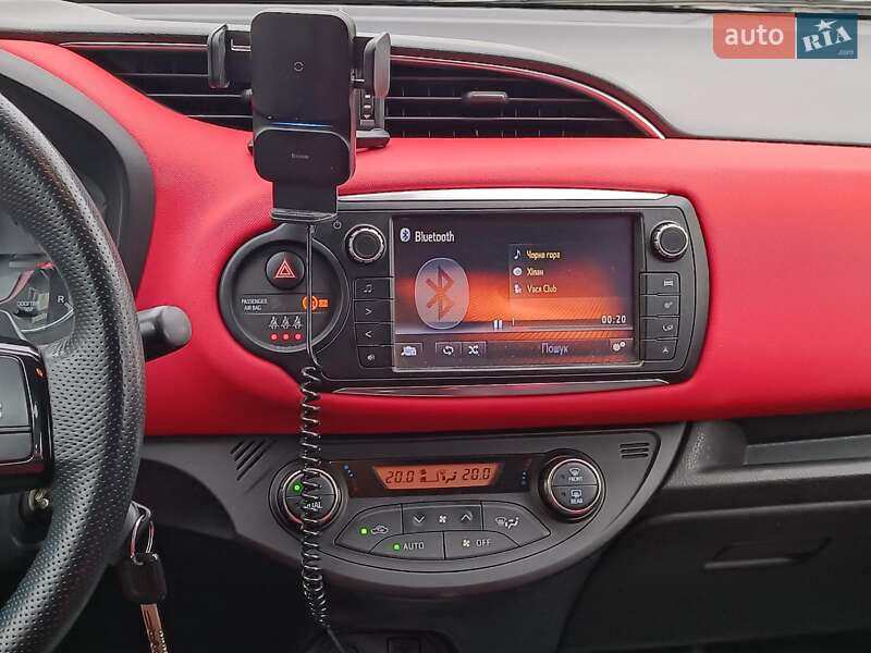 Хэтчбек Toyota Yaris 2015 в Харькове