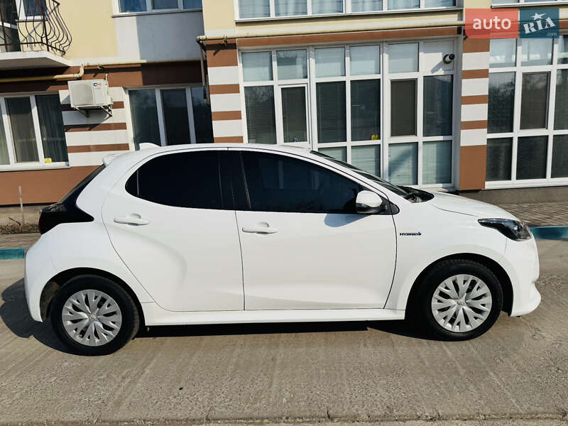Хэтчбек Toyota Yaris 2022 в Ромнах