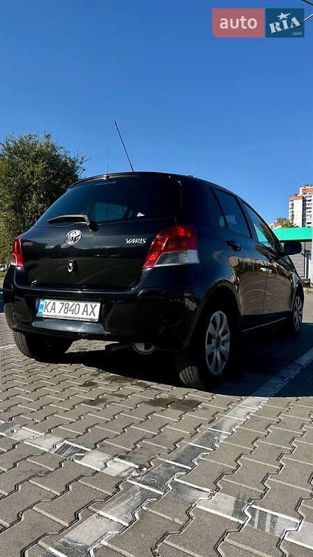 Хетчбек Toyota Yaris 2009 в Києві