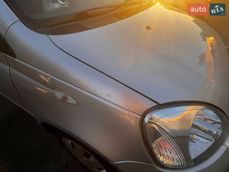 Хэтчбек Toyota Yaris 2005 в Львове
