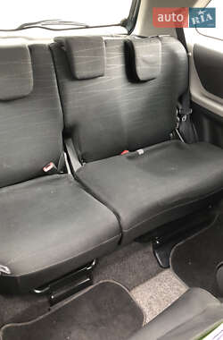 Хэтчбек Toyota Yaris 2006 в 