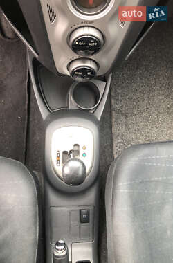 Хэтчбек Toyota Yaris 2006 в 