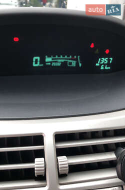 Хэтчбек Toyota Yaris 2006 в 