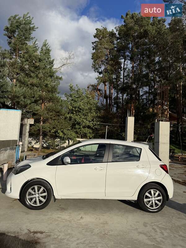 Хэтчбек Toyota Yaris 2015 в Киеве фото 4 Хэтчбек Toyota Yaris 2015 в Киеве