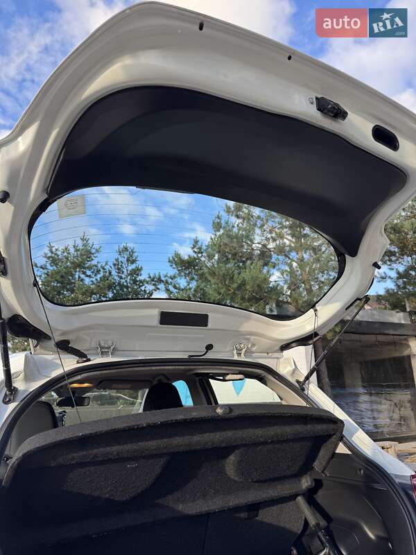 Хэтчбек Toyota Yaris 2015 в Киеве фото 16 Хэтчбек Toyota Yaris 2015 в Киеве