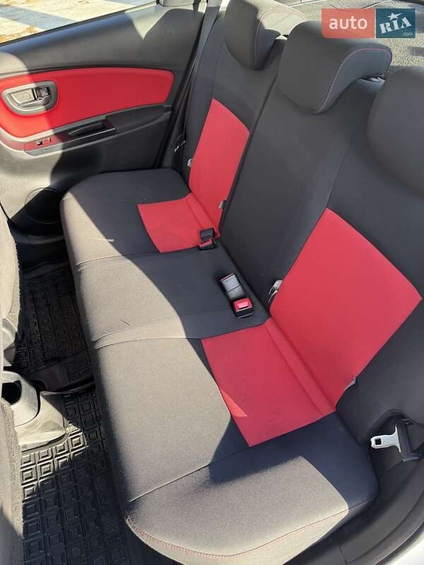 Хэтчбек Toyota Yaris 2015 в Киеве фото 17 Хэтчбек Toyota Yaris 2015 в Киеве
