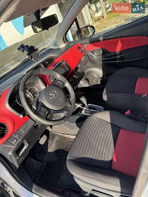 Хэтчбек Toyota Yaris 2015 в Киеве фото 18 Хэтчбек Toyota Yaris 2015 в Киеве