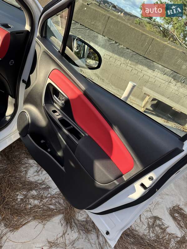 Хэтчбек Toyota Yaris 2015 в Киеве фото 23 Хэтчбек Toyota Yaris 2015 в Киеве