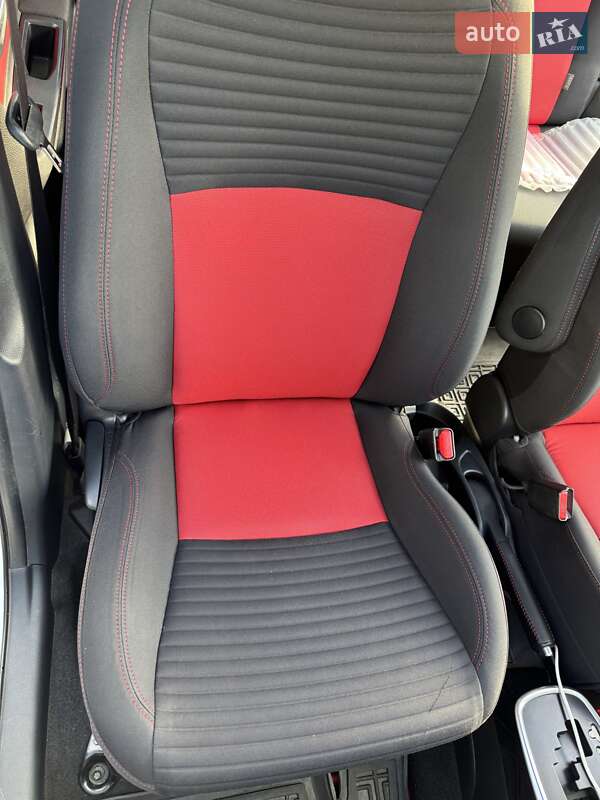 Хэтчбек Toyota Yaris 2015 в Киеве фото 25 Хэтчбек Toyota Yaris 2015 в Киеве