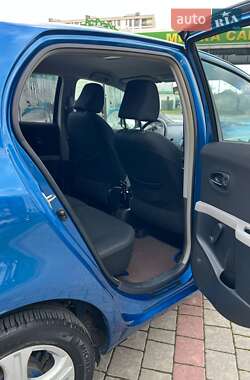 Хэтчбек Toyota Yaris 2011 в 