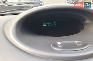 Хэтчбек Toyota Yaris 1999 в 