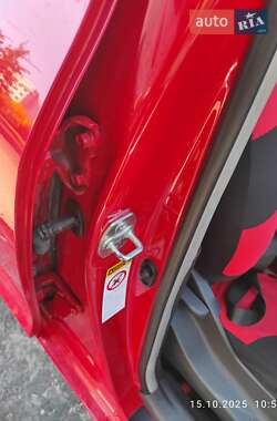 Хэтчбек Toyota Yaris 2007 в 